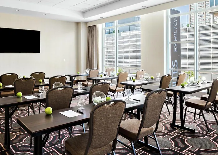 Home2 By Hilton Mccormick Place 3*