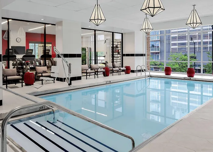 Home2 By Hilton Mccormick Place 3*